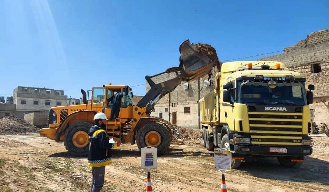 “حلب تُنظّف جراحها” مشروع إزالة الأنقاض يفتح بوابة الاستثمار قبل عودة الحياة