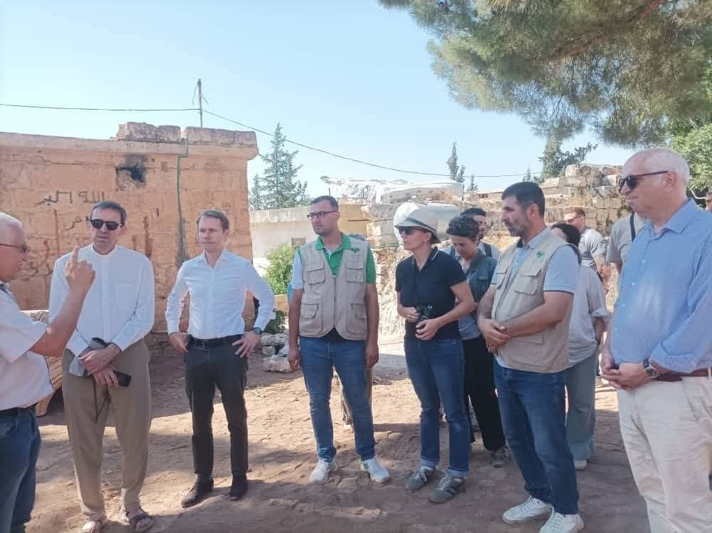 السفير الفرنسي يزور موقعي براد وقلعة سمعان الأثريين في ريف حلب