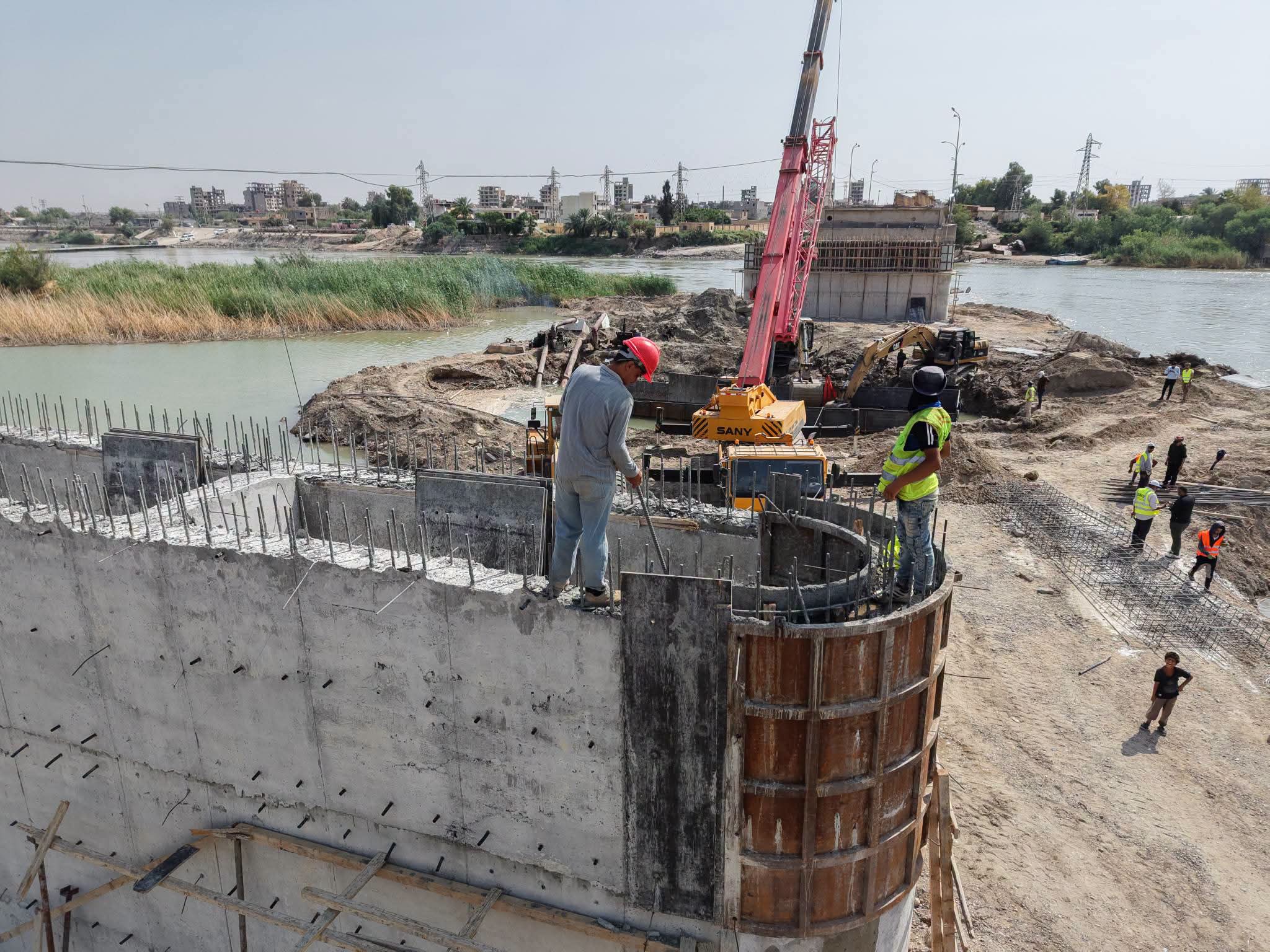مشروع تأهيل جسر السياسية في دير الزور يتجاوز 22% من الإنجاز