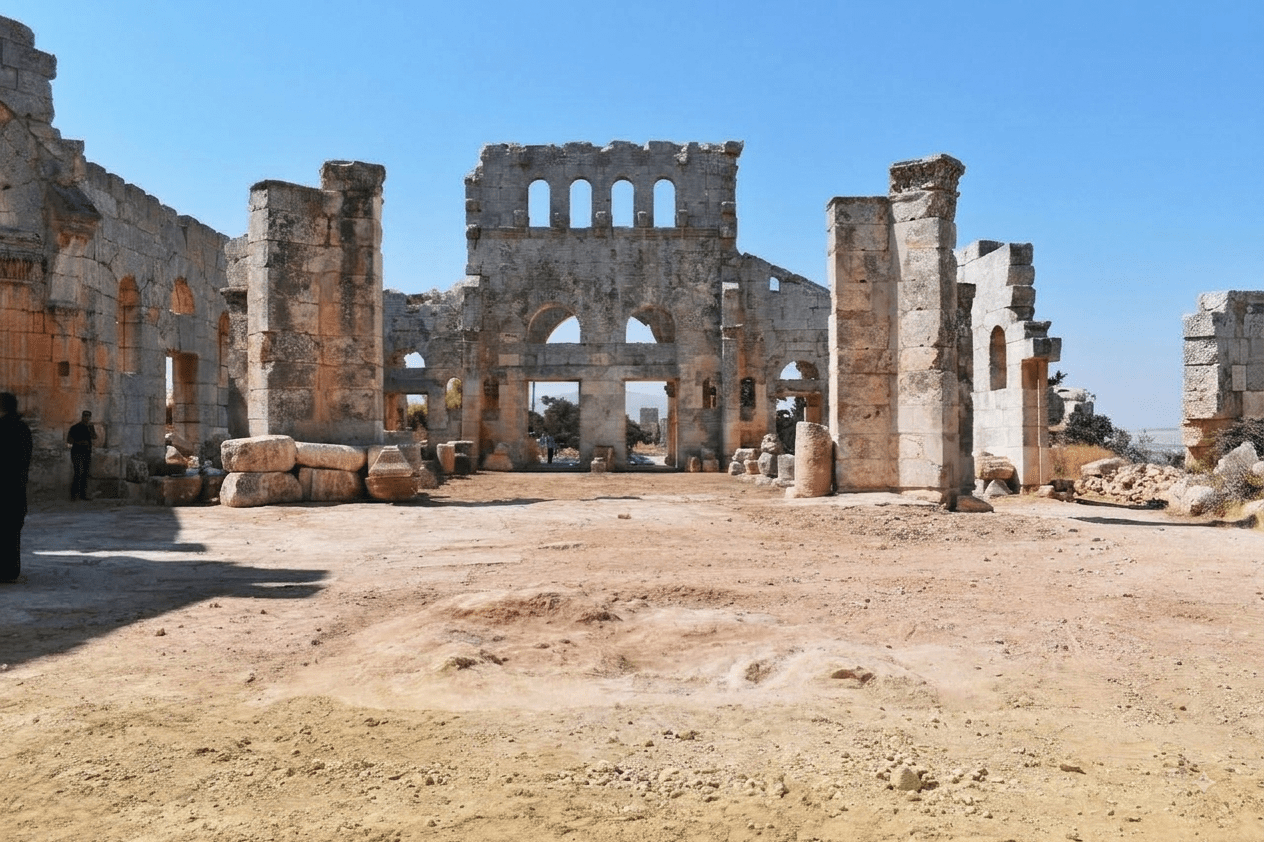 إعادة عمود “القديس سمعان” إلى موضعه التاريخي ضمن أعمال تأهيل الموقع الأثري