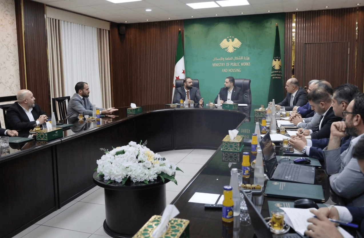 دير الزور تسرّع مشاريع الطرق والجسور وتبحث أولويات التطوير العمراني